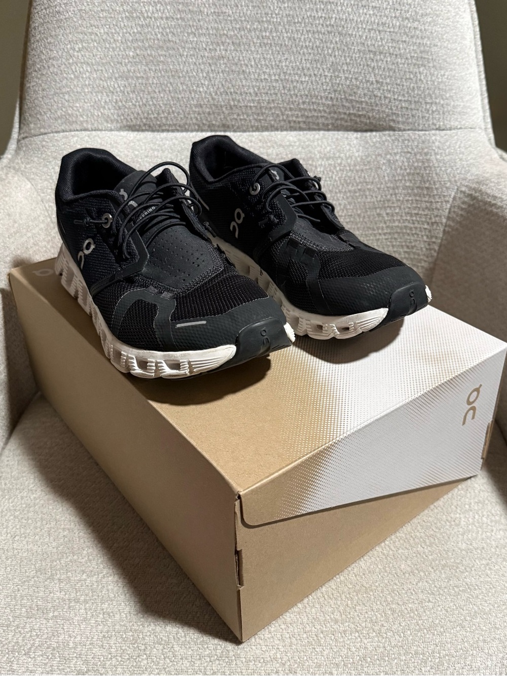 On Cloud Women’s Sneakers, Size 7